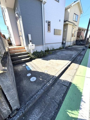 【駐車場】 | 【11日(土)・12日(日)見学可】三郷市早稲田8丁目・戸建 | 車庫入れもしやすいスペースがございます♪