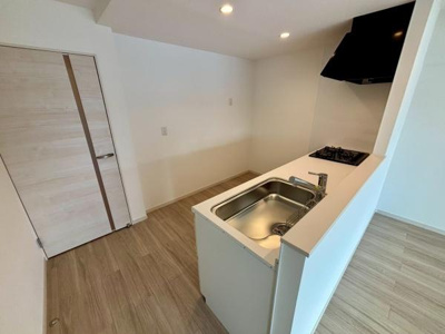 【キッチン】 | ウェルフェアグリーン越谷 | 女性に人気のカウンターキッチン♪TVやお子様の様子を見ながらお料理が可能です♪