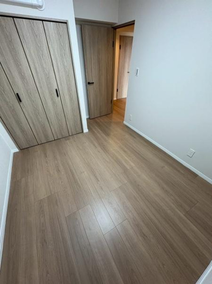 【洋室】 | メイツ草加 | 【大容量のクローゼットのある洋室。お部屋をスッキリ使いやすいです♪】