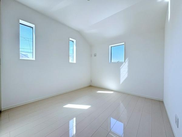 大和市南林間８丁目の新築一戸建の洋室