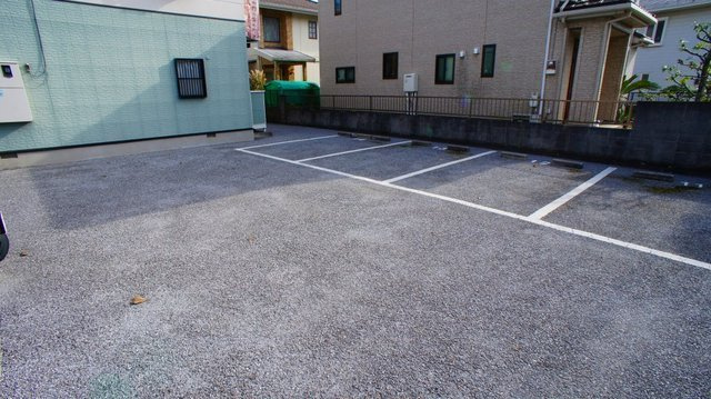 ウェアハウスＢの駐車場