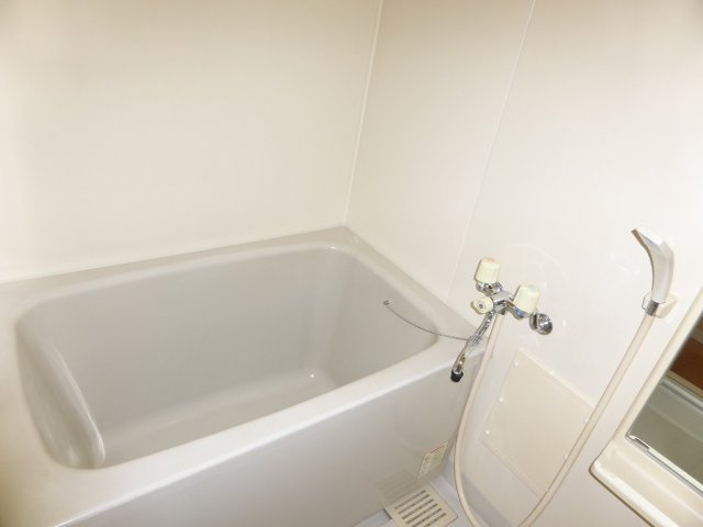 ウェアハウスＢの浴室