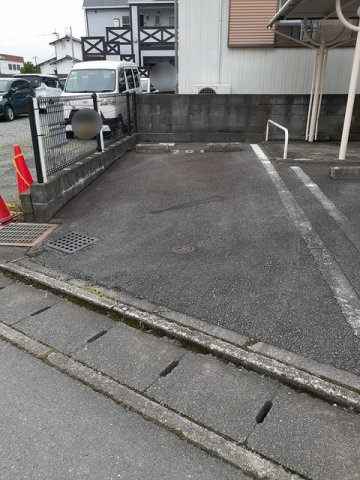 アルカンシェルⅡの駐車場