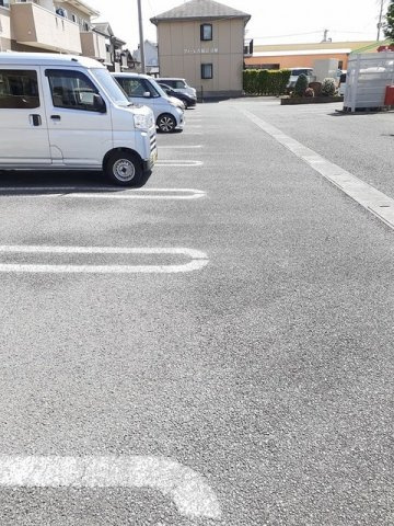 レジデンス稲富　Ｂの駐車場