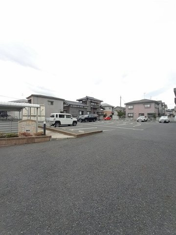 ラ・フィーナ寺山Ａの駐車場
