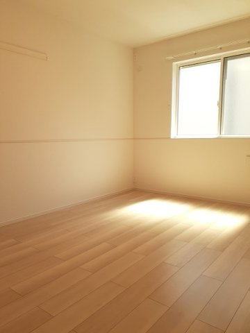 ＰＬＡＩＮ　桃の木の内装