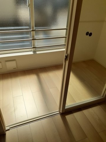 ＰＬＡＩＮ　桃の木の内装