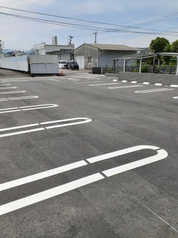 エレガント　フェイバー　Ⅱの駐車場
