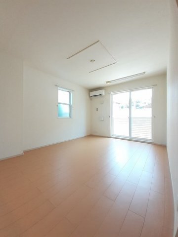 ブリーゼ・カーサＡの居間・リビング