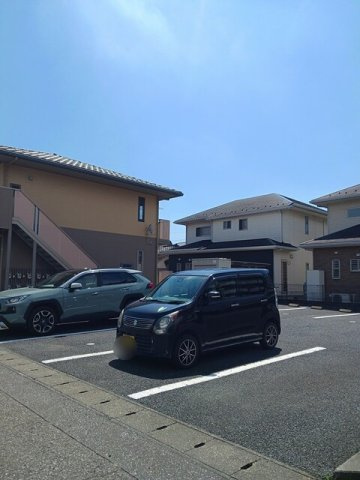 アムールの駐車場