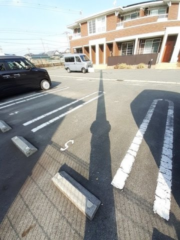 アルドール雅の駐車場