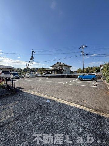 グリーンコートの駐車場