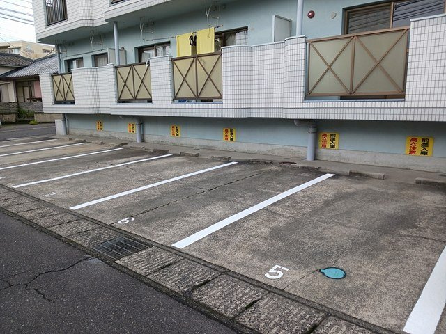 サンシャインＫの駐車場