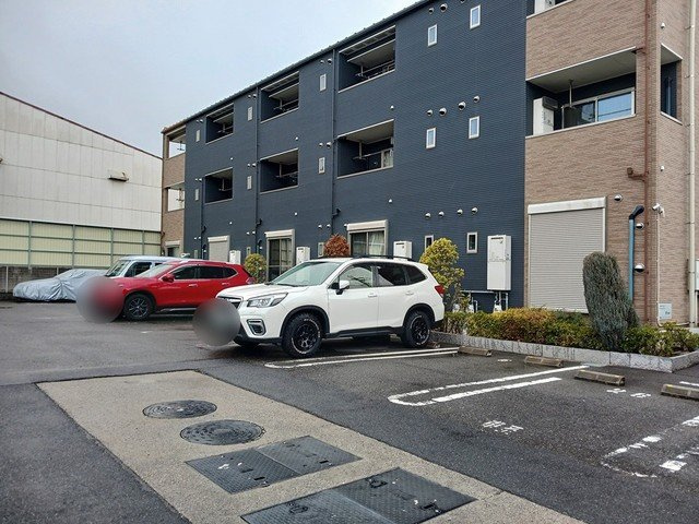 アンジュ　ド　ルミエールの駐車場