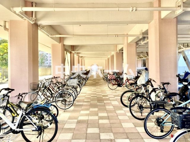 南砂住宅2号棟の駐輪場|【自転車置き場】最新の空き状況や費用などの詳細は担当スタッフまでお問い合わせください。