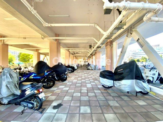 南砂住宅2号棟の駐車場|【バイク置場】最新の空き状況や費用などの詳細は担当スタッフまでお問い合わせください。