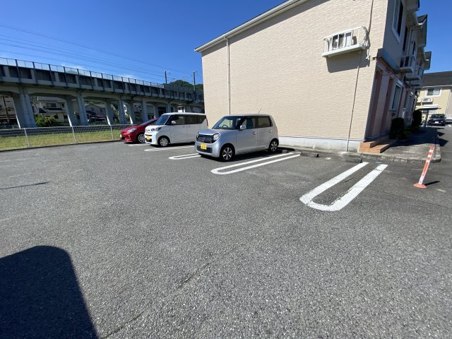 エテルネルＢの駐車場