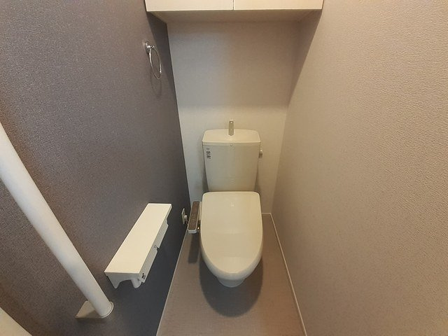 メゾン　グレーヌ　塩屋Ａのトイレ