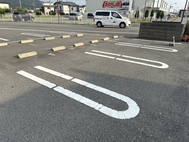 フィレール　デュ　トラジャⅦの駐車場