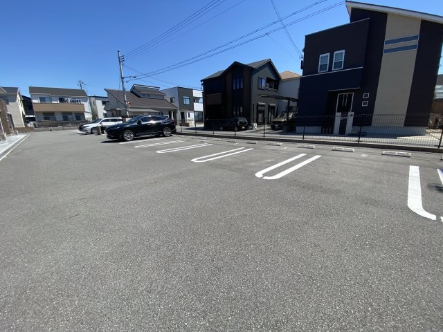 ヴィオラ　堂本の駐車場