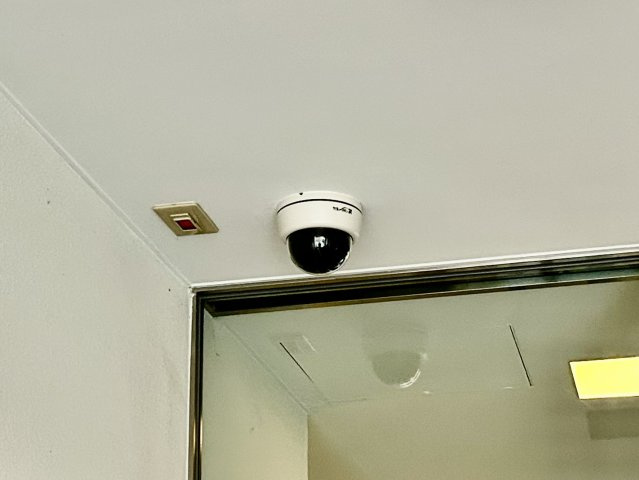 レクセルプラザ東陽町の防犯設備|【防犯カメラ】何かあった時の大事な証拠になることももちろんなりますが、防犯というくらいですので大事なのは防犯カメラがあることによって抑止力につながることですよね。
