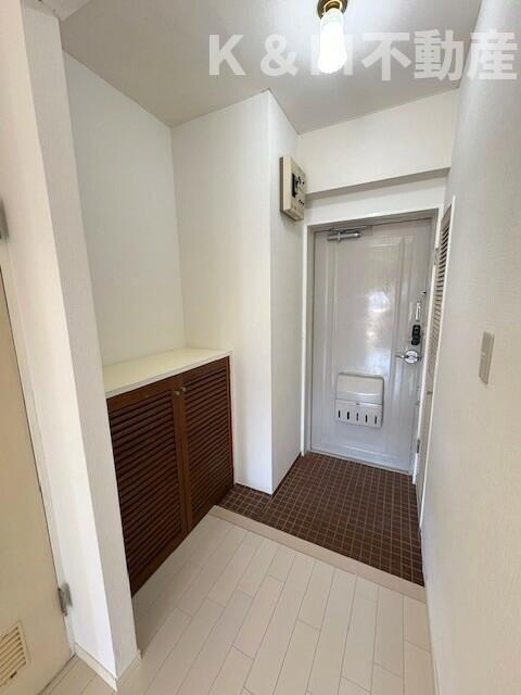 ユニパリス柏駅前の玄関|収納もある玄関です