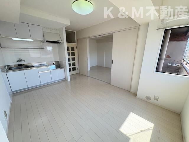 ユニパリス柏駅前の居間・リビング|ゆったりとした居間です