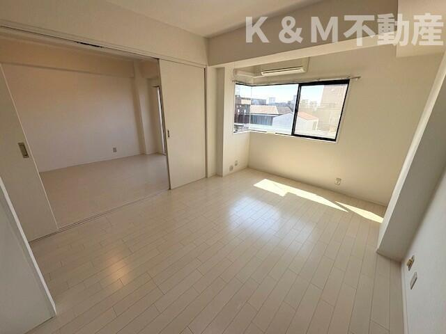 ユニパリス柏駅前の居間・リビング|使いやすいリビングです