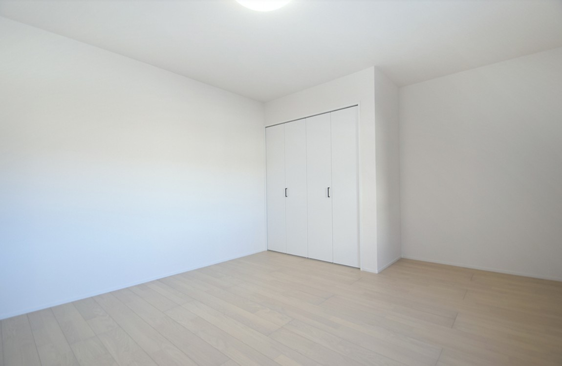 上田市岩下　中古戸建の洋室|全室約6帖以上を確保し、ご家族皆さまがゆったり過ごせるお住まいです。
