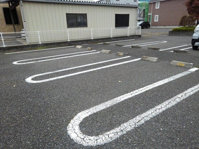 【駐車場】 | プリムヴェール　Ｂ | 駐車場に車を止められます