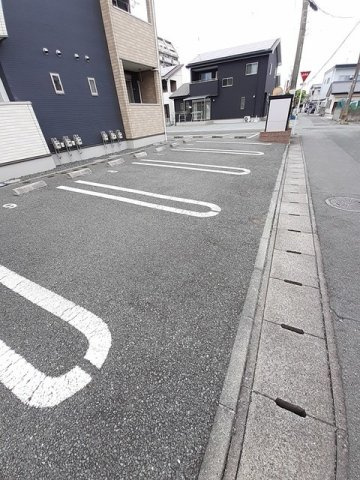 カーサ　アニマ－レの駐車場|車をお持ちの方に嬉しい駐車場付きの物件です