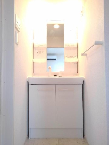 カーサ　アニマ－レの洗面所|明るい洗面所です