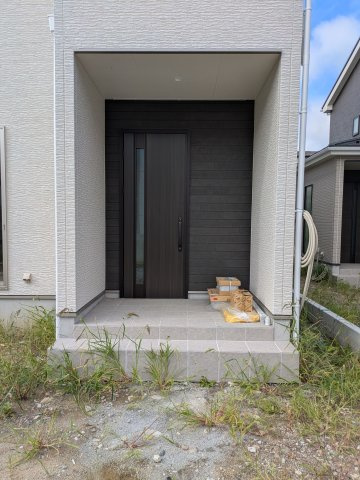 【小名浜住吉5期】　4号棟　◆新生活応援キャンペーン中♪の玄関|ゆったりとした玄関です