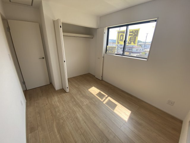 【小名浜住吉5期】　4号棟　◆新生活応援キャンペーン中♪の洋室|同施工　居室の写真です。子供部屋としても、寝室としても、どんなインテリアにしようか…選ぶ楽しみが増えますね♪　　
全室2面採光につきたっぷりの陽光と心地よい風が舞い込みます。