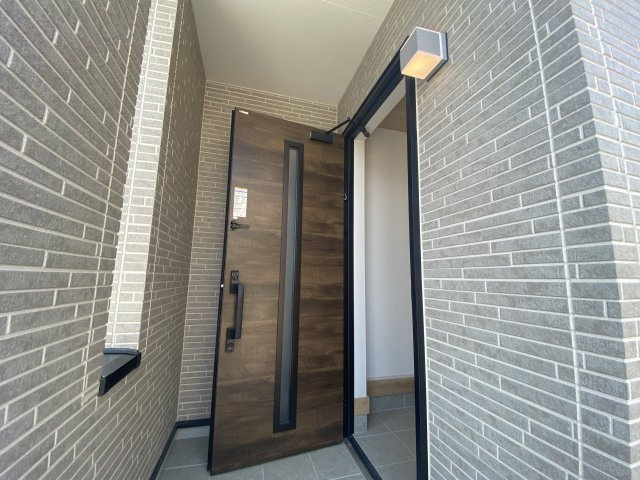 【小名浜住吉5期】　4号棟　◆新生活応援キャンペーン中♪の玄関|同施工　ゆったりとした玄関です