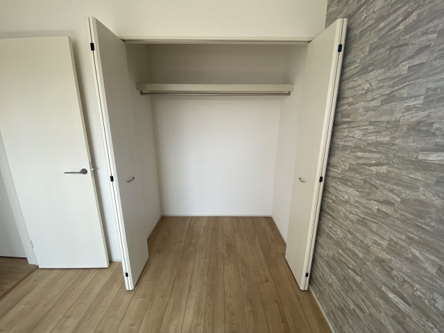 【小名浜住吉5期】　4号棟　◆新生活応援キャンペーン中♪の収納|同施工　◆収納スペースの写真です◆　各部屋にはクローゼットを完備しています！収納が多いお家はすっきりして快適空間です♪
