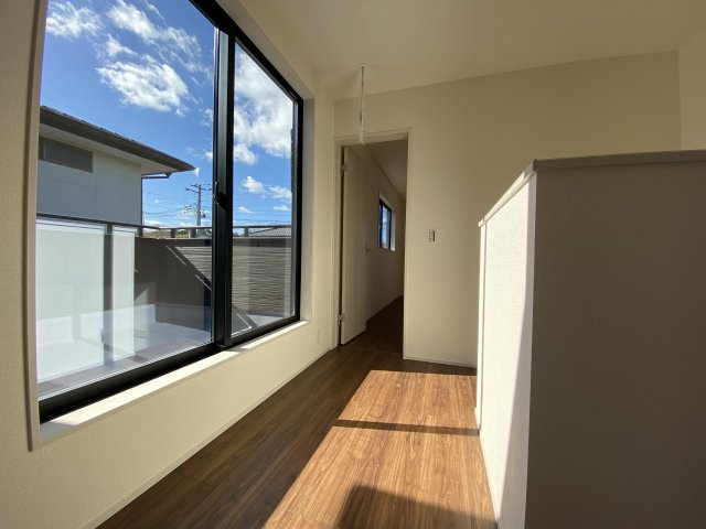 【常磐西郷町第1／1号棟】あると嬉しい家電プレゼントキャンペーン実施中(^^♪のエントランス|2階ホールです写真です。室内物干しもあります。開放的で日当たり良好です。