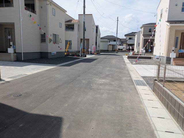 いわき市泉町滝尻第2　7号棟　＼デザイナーズ新築一戸建てが誕生／のバルコニー|同施工◆バルコニーの写真です◆　
洗濯物から布団まで一度にたくさん干せて便利です♪
眺めのよいバルコニーで、あなただけのリラックスタイムを☆

