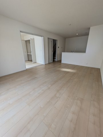 いわき市泉町滝尻第2　7号棟　＼デザイナーズ新築一戸建てが誕生／の居間・リビング|同施工　ゆったり過ごせるリビングです