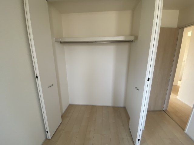 【内郷御厩町4丁目第1／全5棟　1号棟】　ランドリールーム付き♪の収納|◆収納スペースの写真です◆　衣類やカバンなどたっぷりと収納可能です！生活感のあるものを隠して置けるからお部屋をスッキリと見せやすいです。

