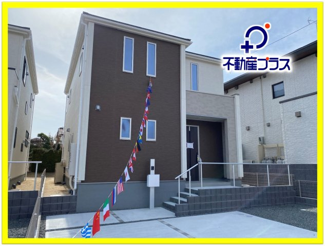 【内郷御厩町4丁目第1／全5棟　1号棟】　ランドリールーム付き♪の前面道路含む現地写真|◆外観の写真です◆　
＼楽しみが広がる憧れのマイホーム (^^♪／
子供部屋や主寝室などお部屋の使い分けができ、ファミリー層が暮らしやすい4LDKです！

