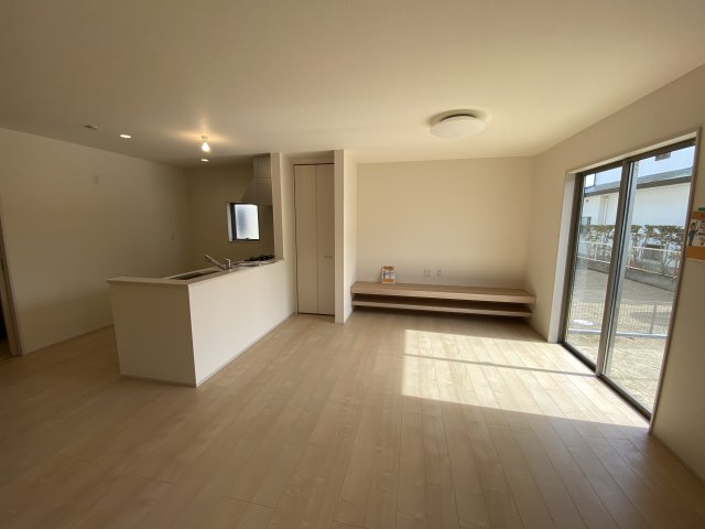 【内郷御厩町4丁目第1／全5棟　1号棟】　ランドリールーム付き♪の居間・リビング|◆キッチンの写真です◆
料理好きな人必見♪キッチンスペース広々！
対面式キッチンですので、お食事の準備をしながらご家族との会話を楽しめます☆
