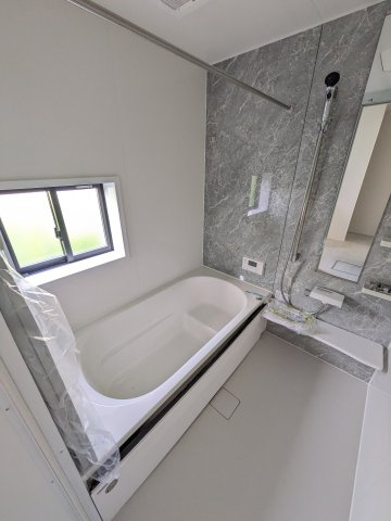 【小名浜住吉5期】　2号棟　◆新生活応援キャンペーン中♪のキッチン|同施工　キッチンの写真です。　とにかくものが多くなりがちなキッチン空間。システムキッチンは見た目スッキリなのに収納力たっぷりです♪さらに床下収納もあります。