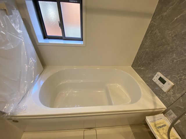 【小名浜住吉5期】　2号棟　◆新生活応援キャンペーン中♪の浴室|同施工　浴室の写真です。お子様と一緒にバスタイムを楽しめる広々空間。浴室乾燥機付で心地よいバスタイムを実現します♪　