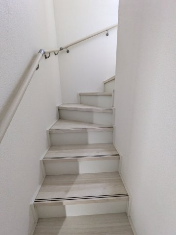 【小名浜住吉5期】　2号棟　◆新生活応援キャンペーン中♪の洋室|同施工　居室の写真です。寝室にも、子供部屋にも、趣味のお部屋にもお使いいただけます♪　柔らかい陽光が差し込む明るいお部屋を演出する設計。彩光の取れる窓が気持ちの良いお部屋を創り上げます。