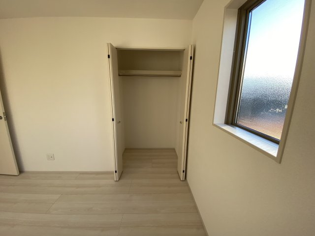 【小名浜住吉5期】　2号棟　◆新生活応援キャンペーン中♪の収納|同施工　◆収納スペースの写真です◆　各部屋にはクローゼットを完備しています！収納が多いお家はすっきりして快適空間です♪