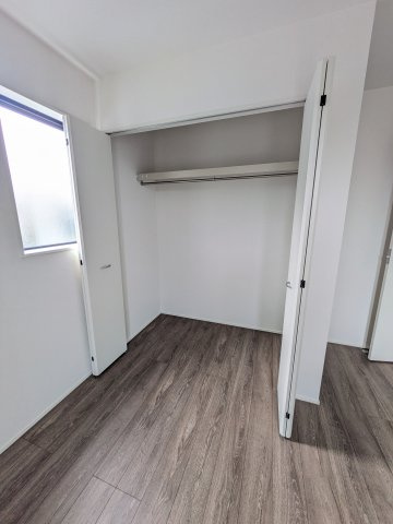 【小名浜住吉5期】　1号棟　◆新生活応援キャンペーン中♪の収納|◆収納スペースの写真です◆　各部屋にはクローゼットを完備しています！収納が多いお家はすっきりして快適空間です♪