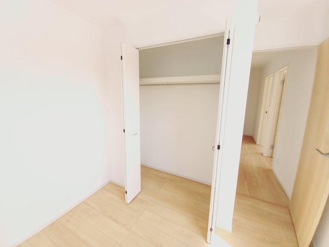 【小名浜住吉5期】　1号棟　◆新生活応援キャンペーン中♪の収納|同施工　◆収納スペースの写真です◆　各部屋にはクローゼットを完備しています！収納が多いお家はすっきりして快適空間です♪