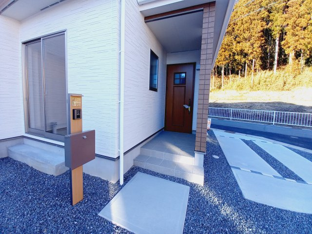 【小名浜住吉5期】　3号棟　◆新生活応援キャンペーン中♪の玄関|同施工　ゆったりとした玄関です