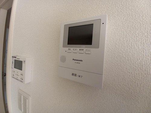 【小名浜住吉5期】　3号棟　◆新生活応援キャンペーン中♪のその他|同施工　テレビモニター付きインターホンの写真です◆　セキュリティー面でも安心。シンプルで使いやすいテレビモニター付きインターホン！録画機能付きで防犯性や利便性に優れています！